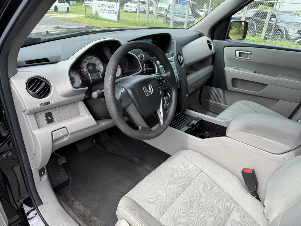 Honda Pilot LX 2WD 5-Spd AT 2011