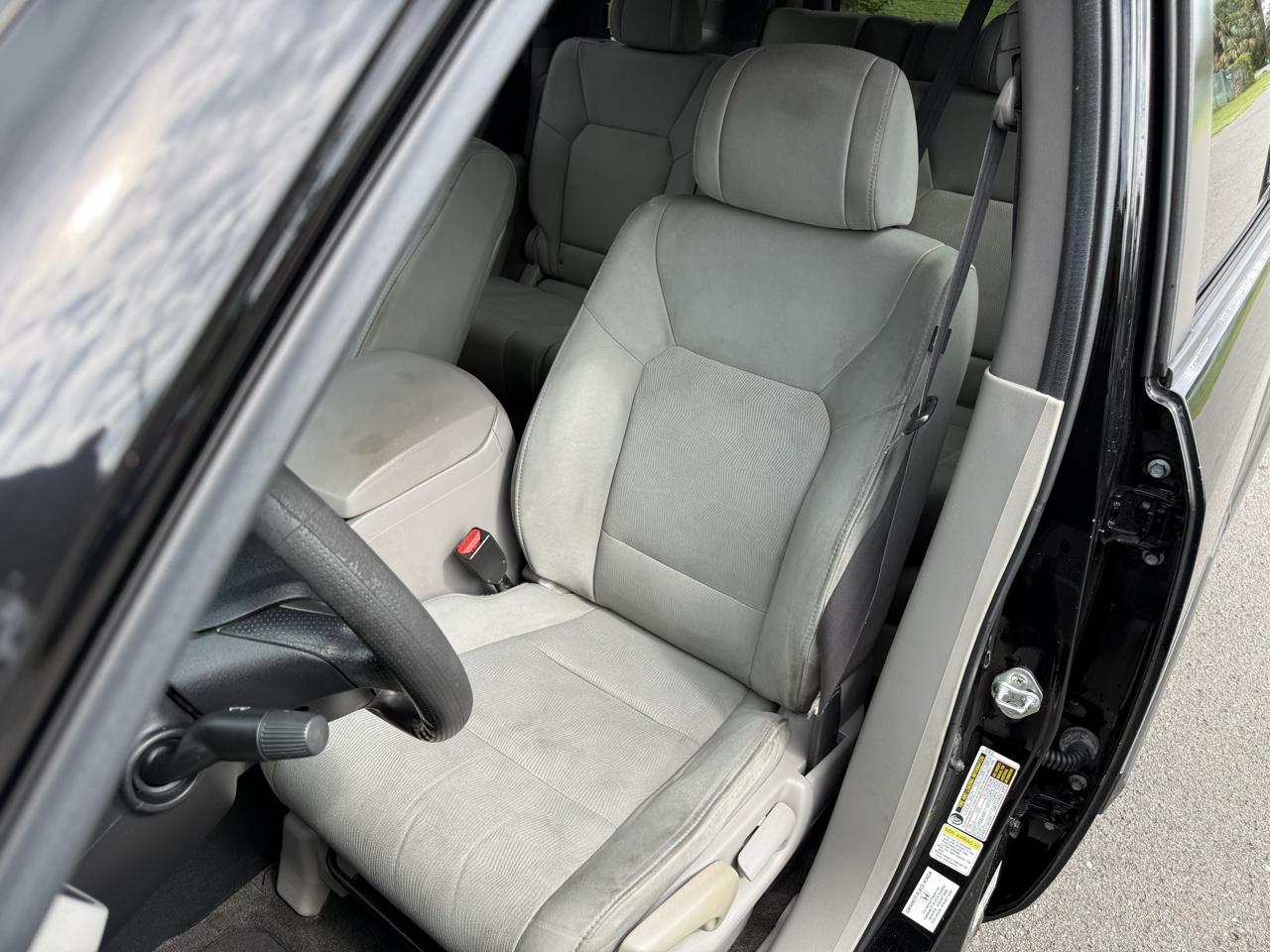 Honda Pilot LX 2WD 5-Spd AT 2011