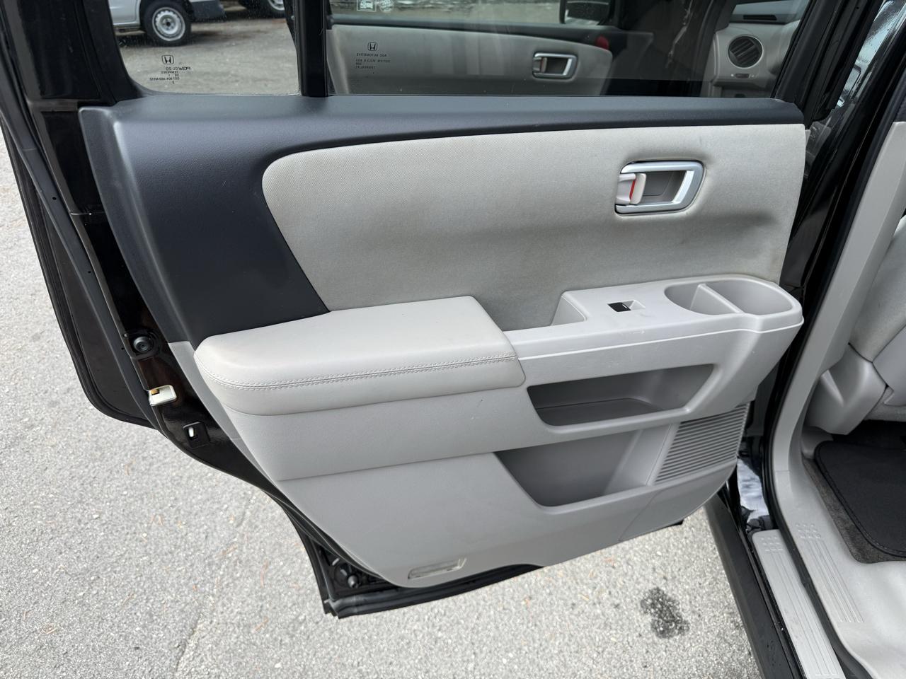 Honda Pilot LX 2WD 5-Spd AT 2011