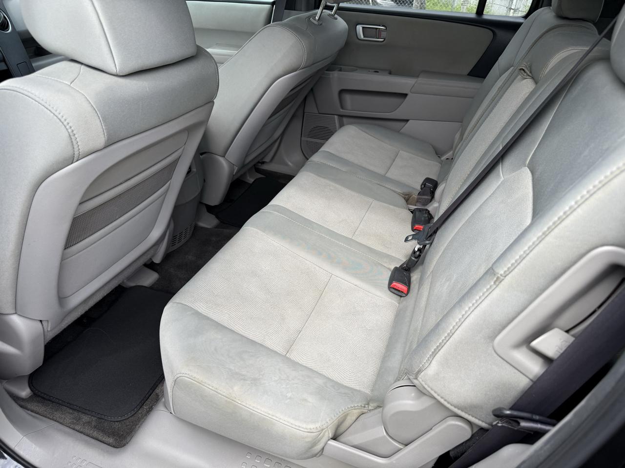 Honda Pilot LX 2WD 5-Spd AT 2011