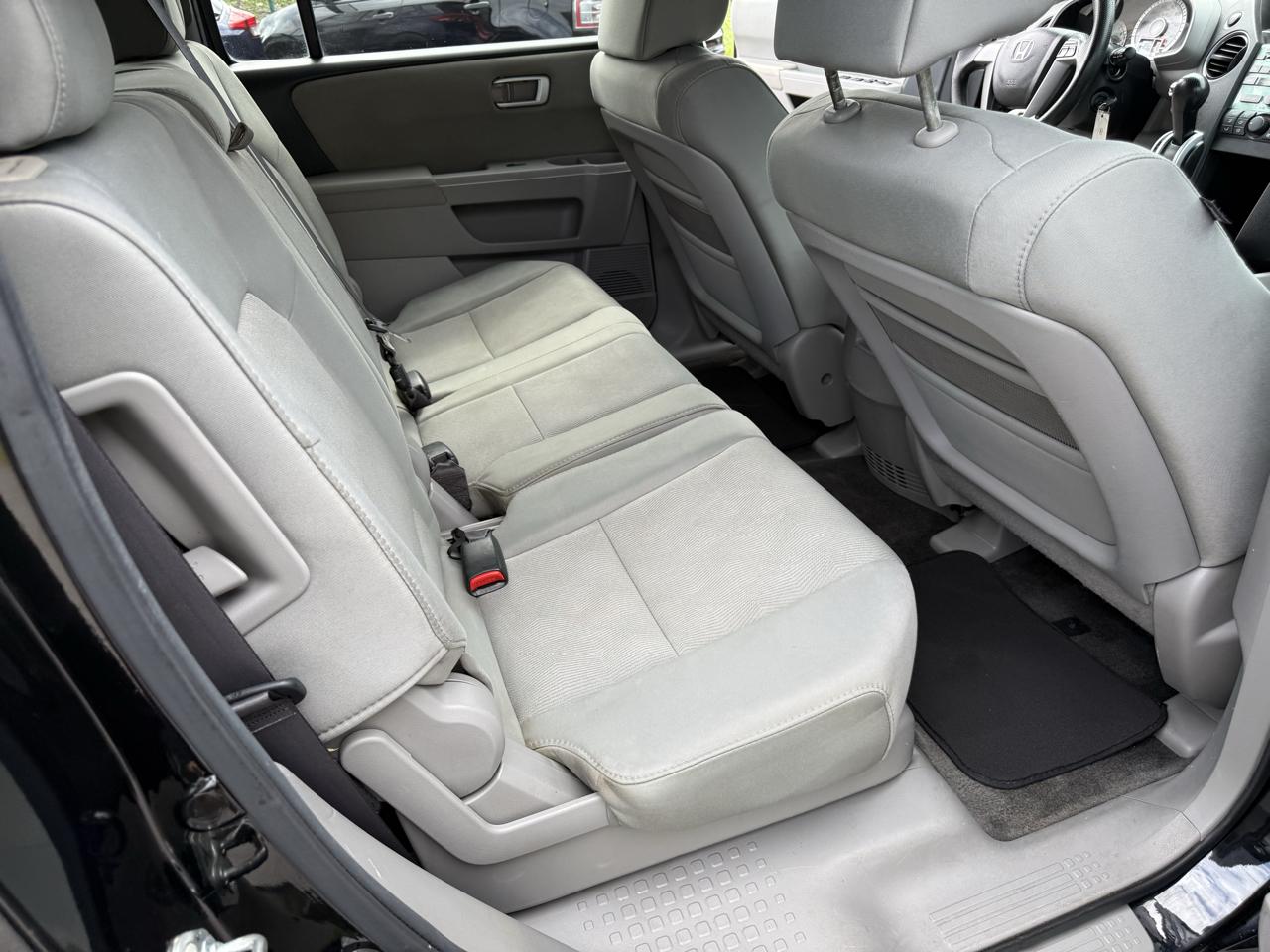 Honda Pilot LX 2WD 5-Spd AT 2011