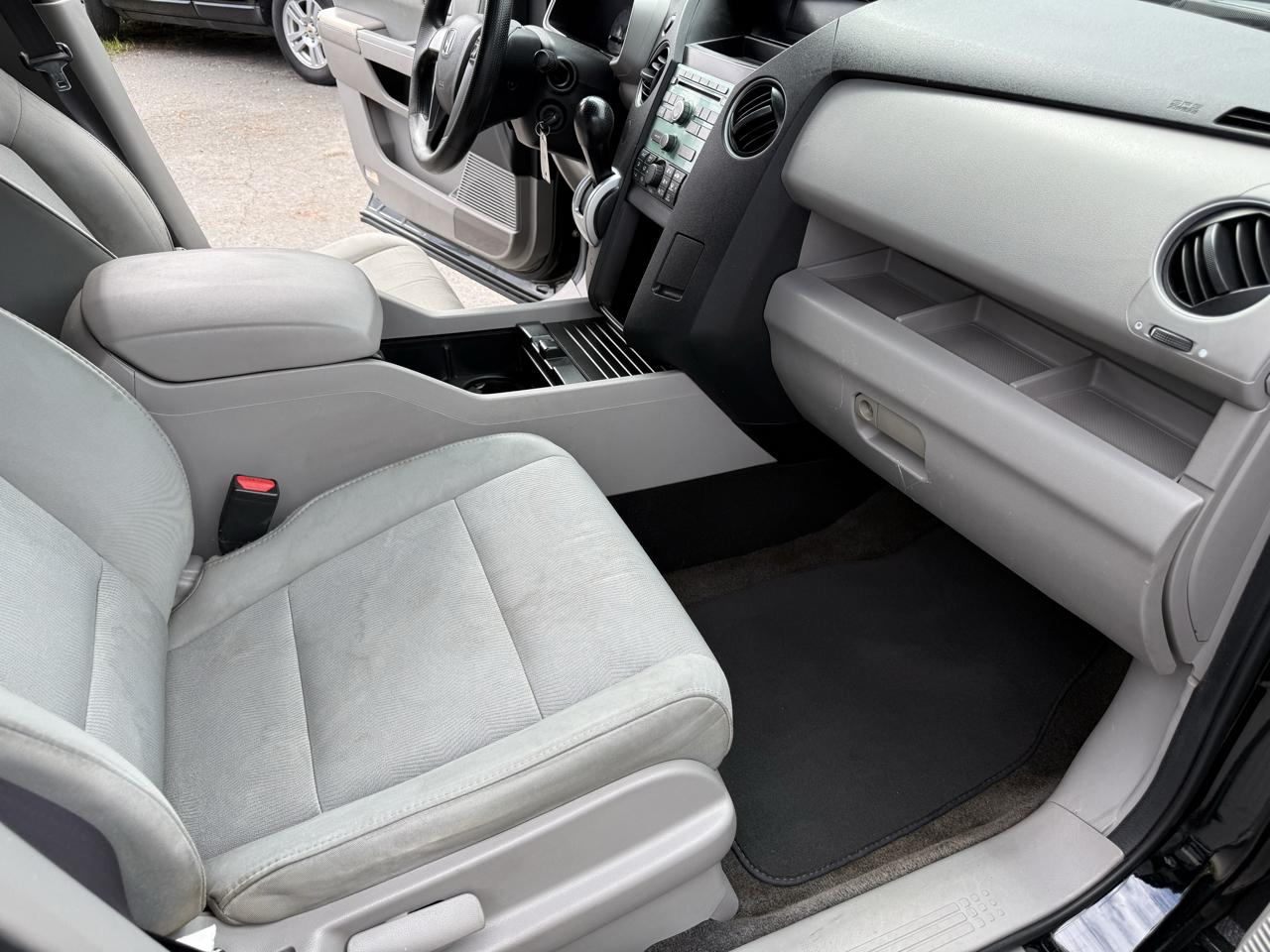 Honda Pilot LX 2WD 5-Spd AT 2011