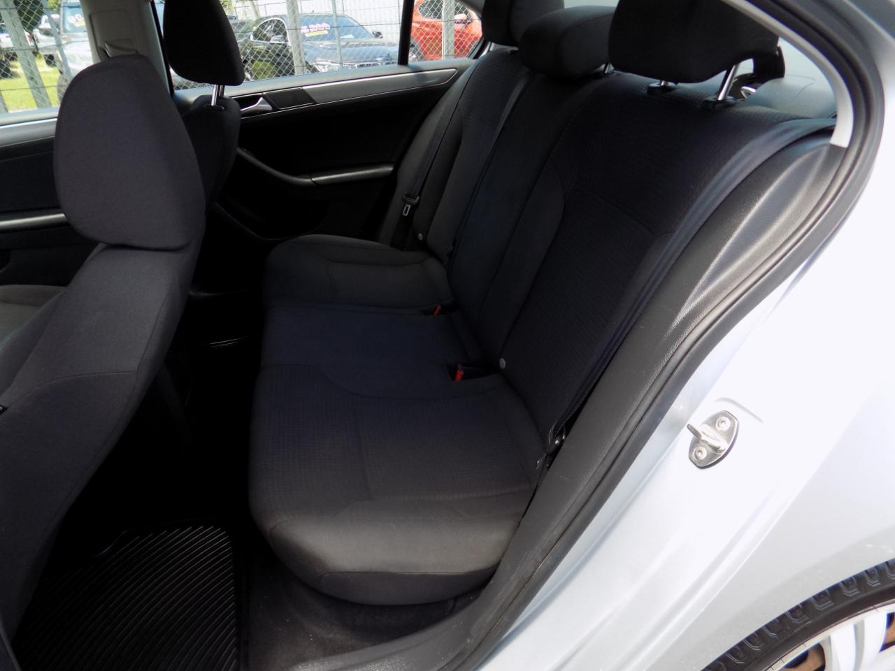 Volkswagen Jetta TDI S 6A 2015