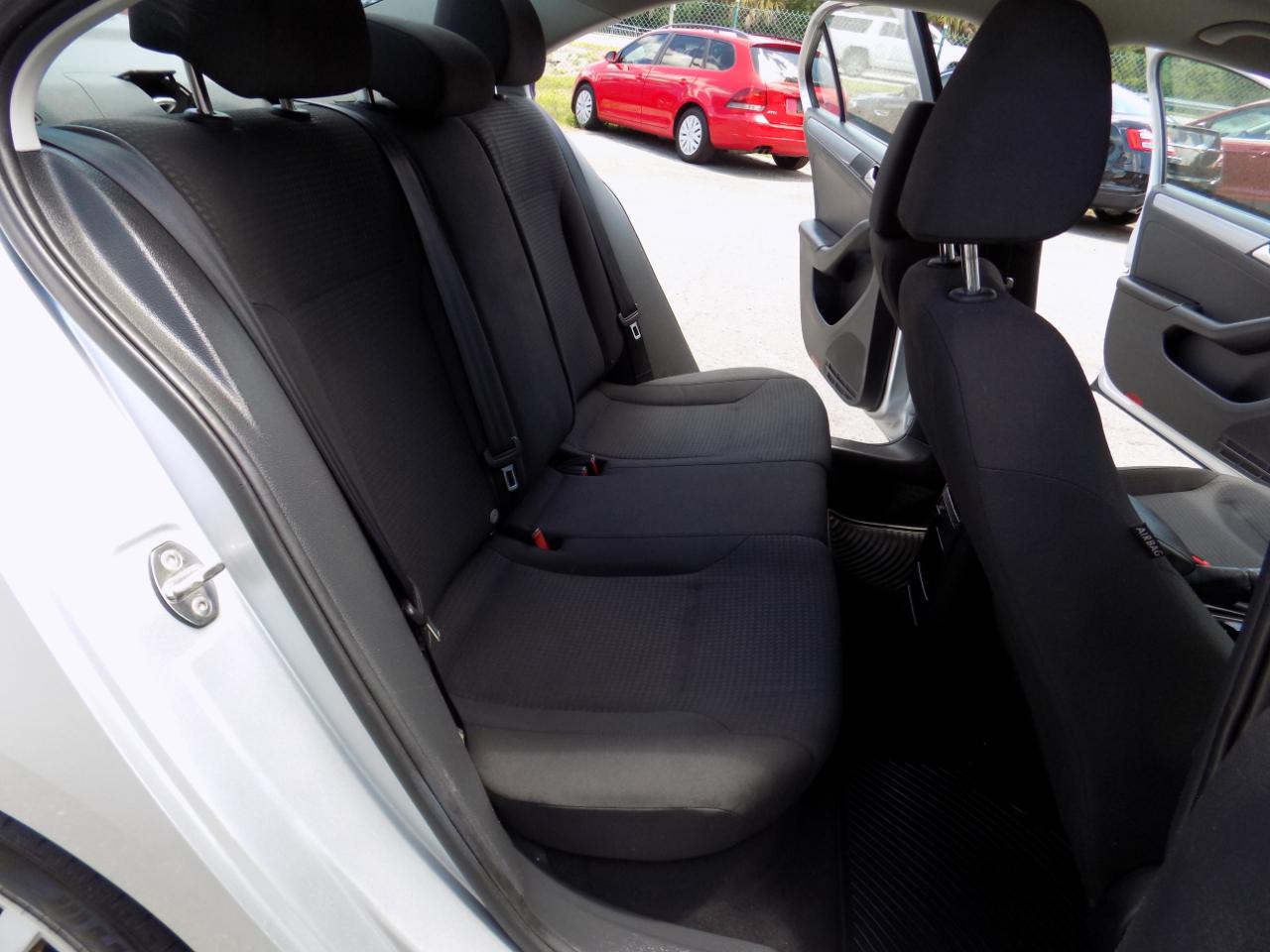 Volkswagen Jetta TDI S 6A 2015
