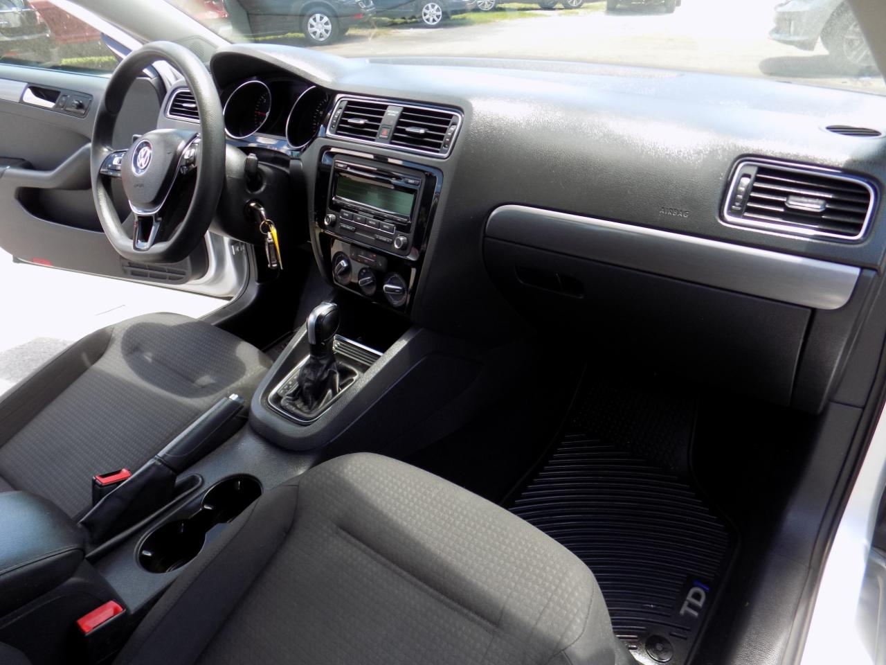 Volkswagen Jetta TDI S 6A 2015