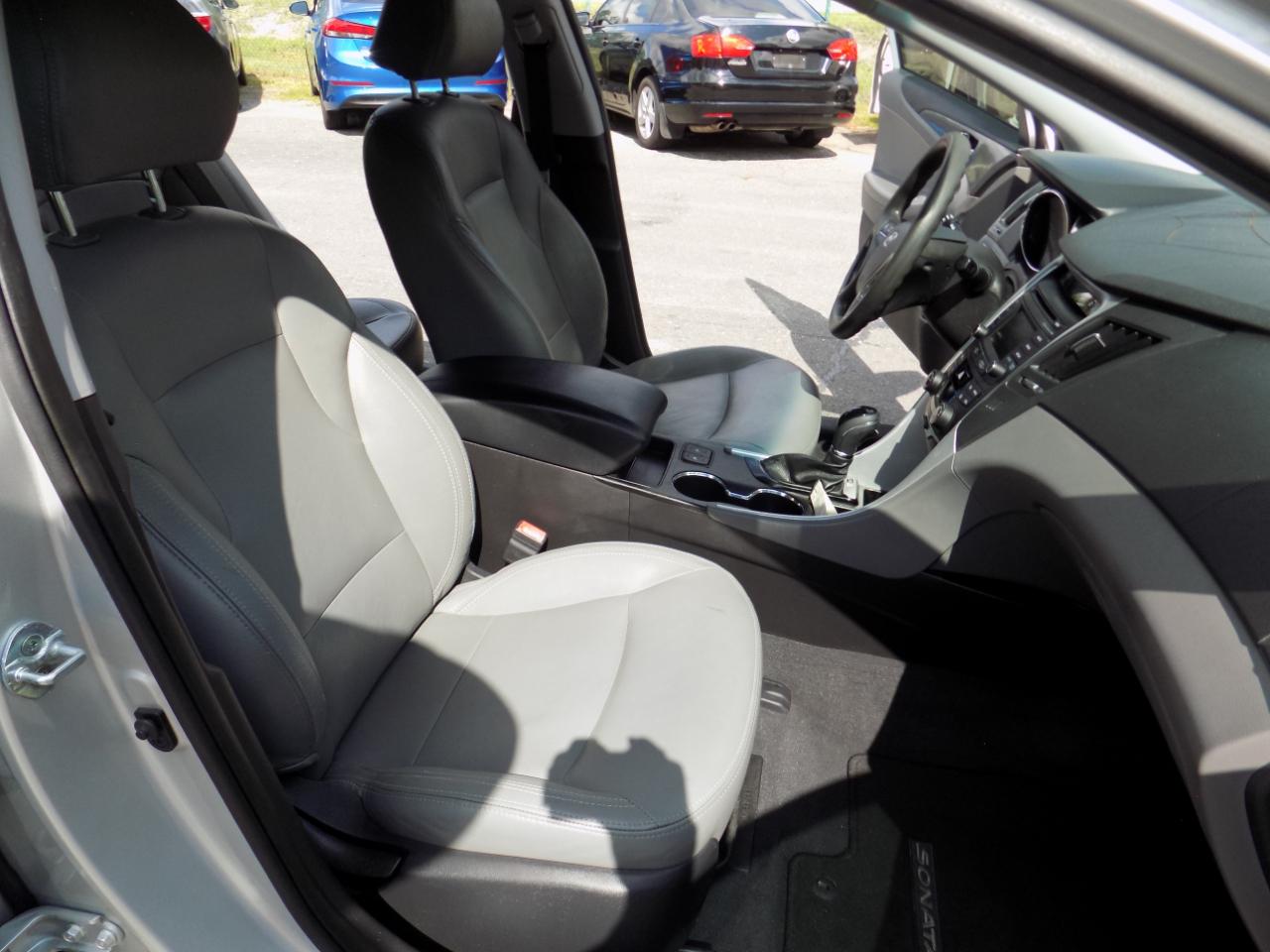 Hyundai Sonata Hybrid Sedan 2014