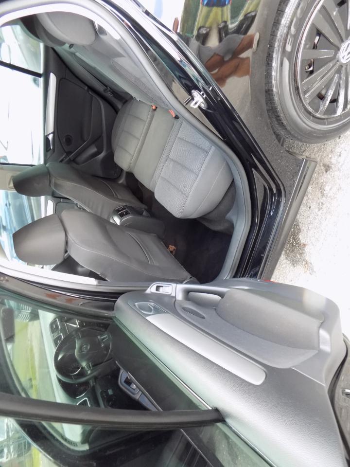 Volkswagen Golf 2.0L TDI w/Tech Package 4 Door 2014