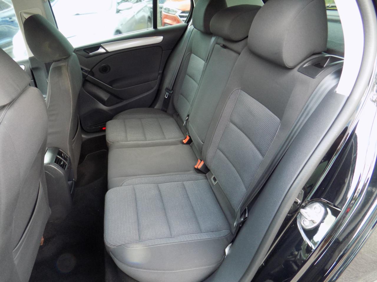 Volkswagen Golf 2.0L TDI w/Tech Package 4 Door 2014