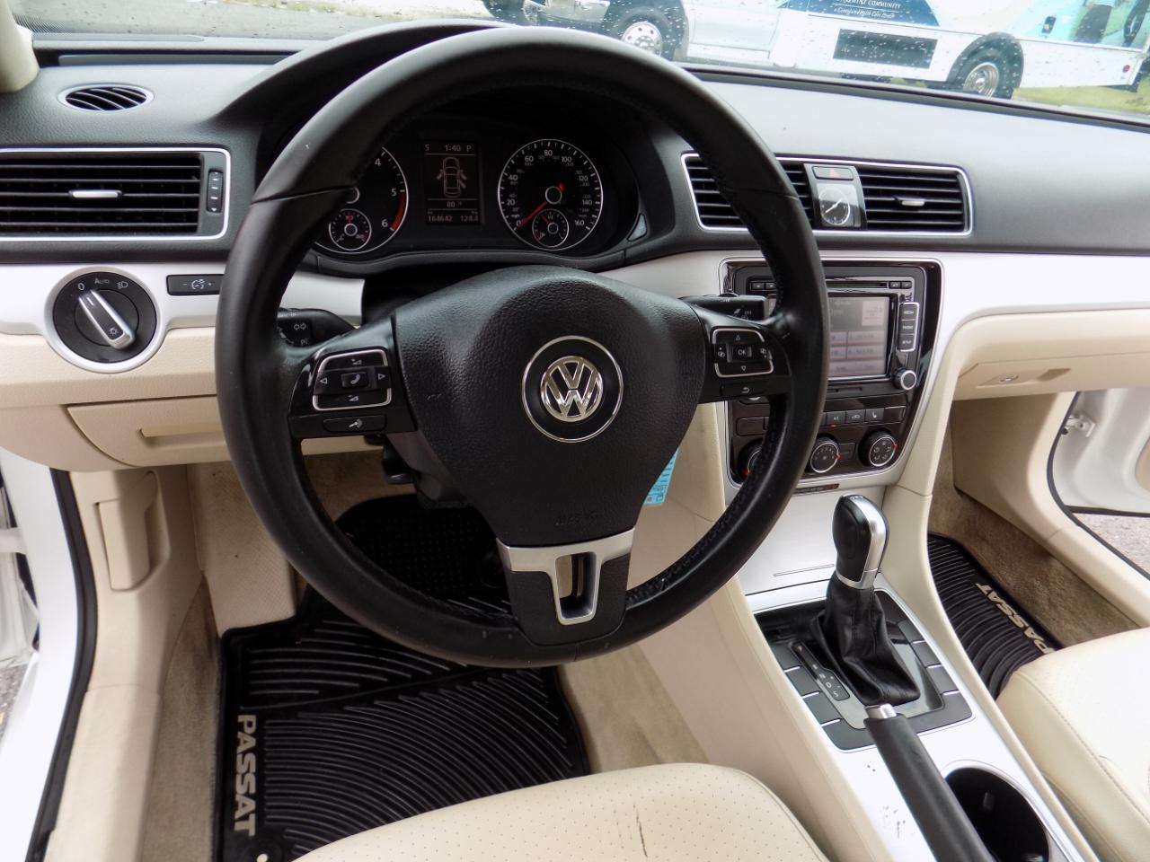 Volkswagen Passat 2.0L TDI SE AT 2013