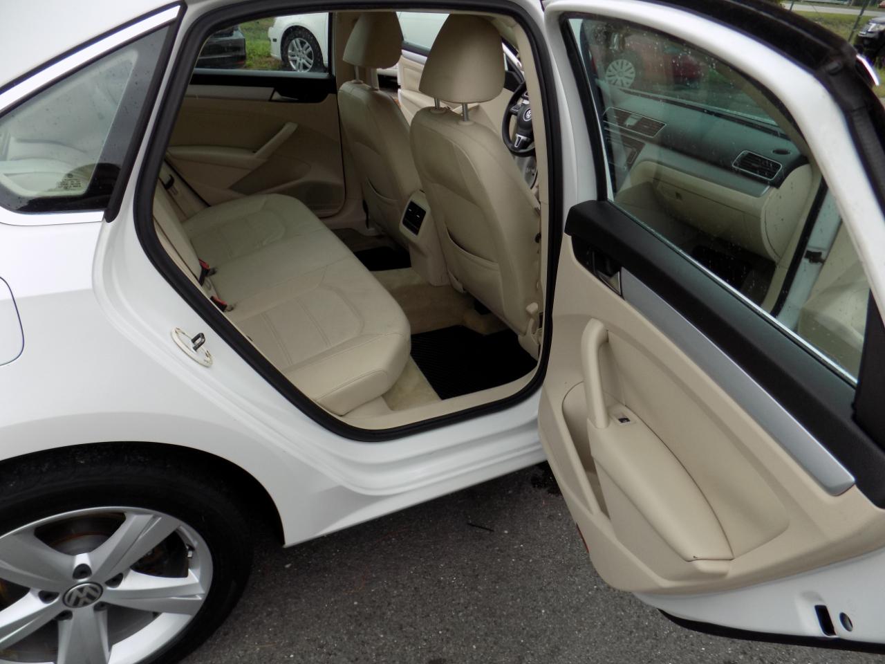 Volkswagen Passat 2.0L TDI SE AT 2013