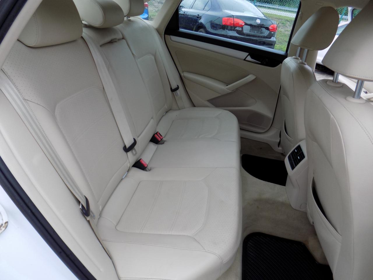 Volkswagen Passat 2.0L TDI SE AT 2013