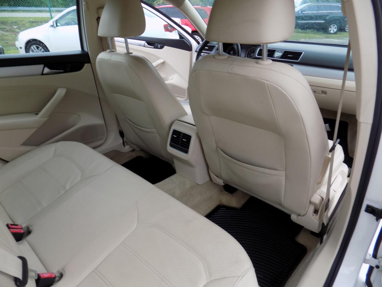 Volkswagen Passat 2.0L TDI SE AT 2013