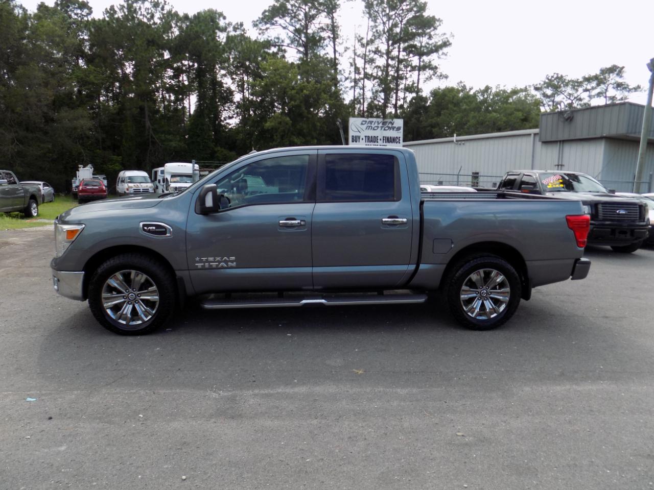 Nissan Titan SV Crew Cab 4WD 2017