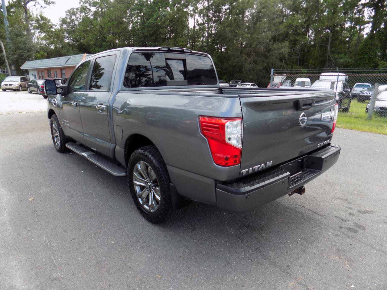 Nissan Titan SV Crew Cab 4WD 2017