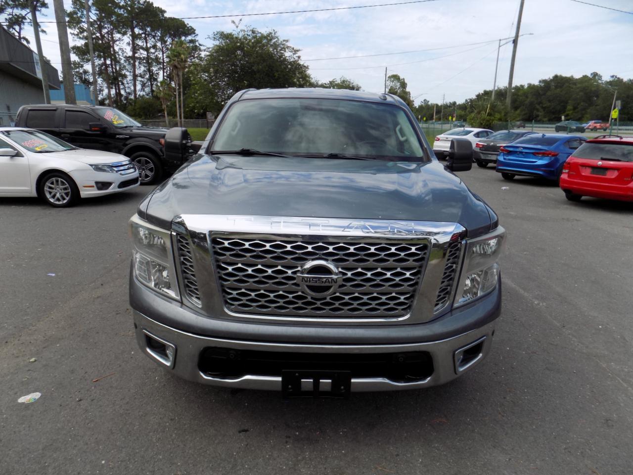 Nissan Titan SV Crew Cab 4WD 2017