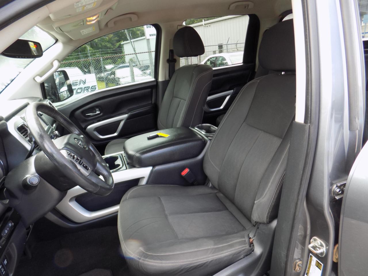 Nissan Titan SV Crew Cab 4WD 2017