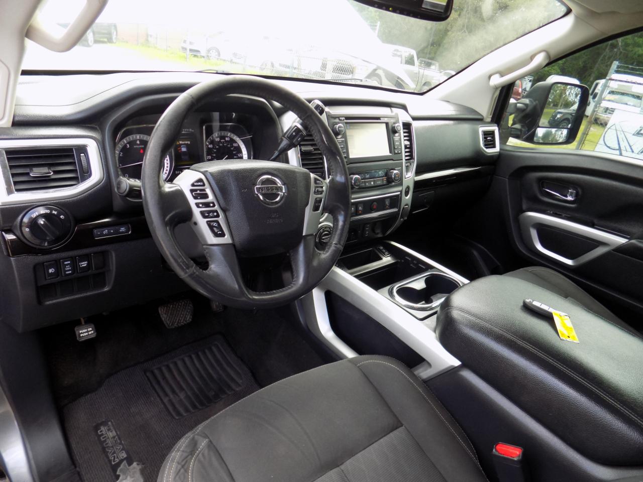 Nissan Titan SV Crew Cab 4WD 2017