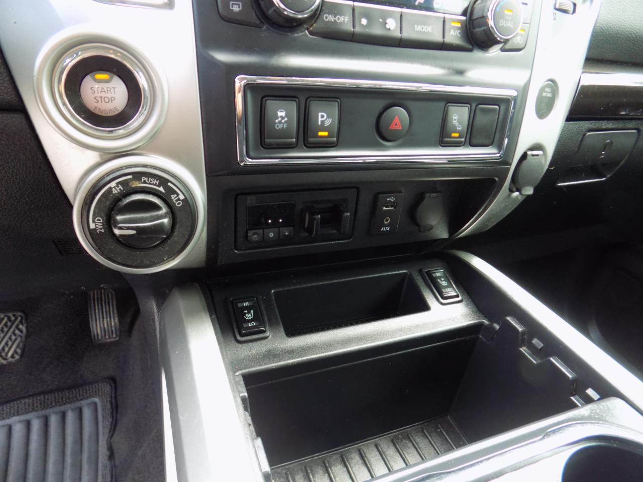 Nissan Titan SV Crew Cab 4WD 2017