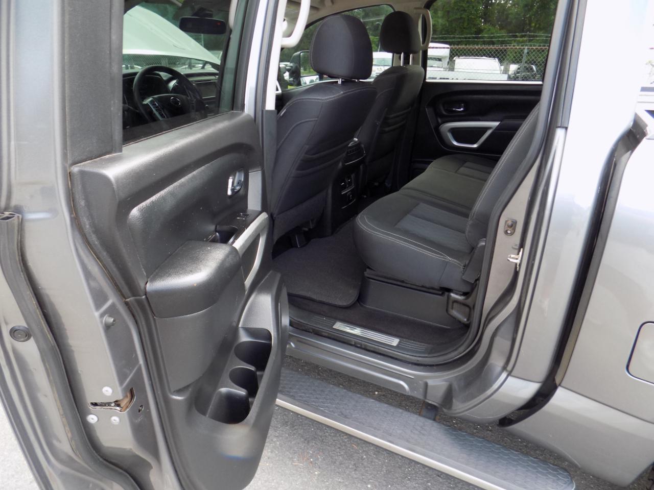 Nissan Titan SV Crew Cab 4WD 2017