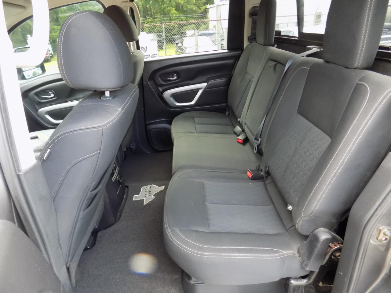 Nissan Titan SV Crew Cab 4WD 2017