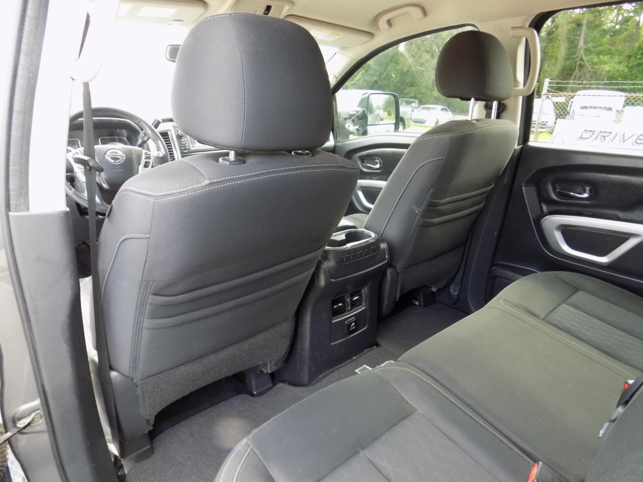 Nissan Titan SV Crew Cab 4WD 2017