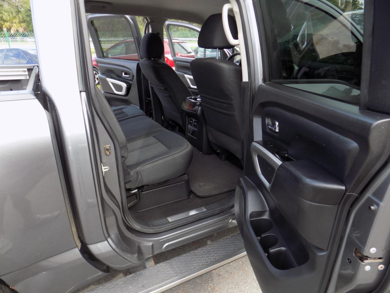 Nissan Titan SV Crew Cab 4WD 2017