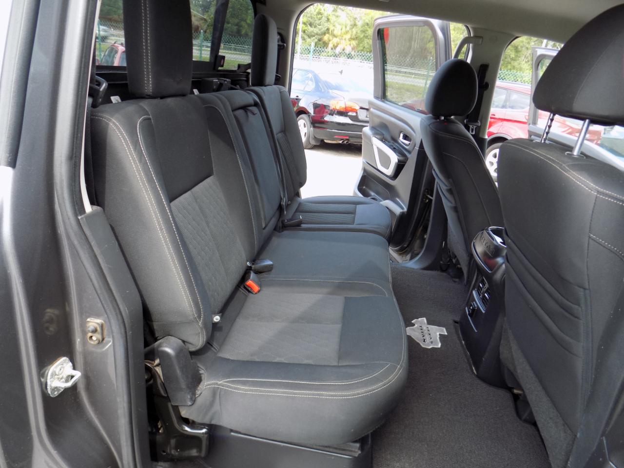 Nissan Titan SV Crew Cab 4WD 2017