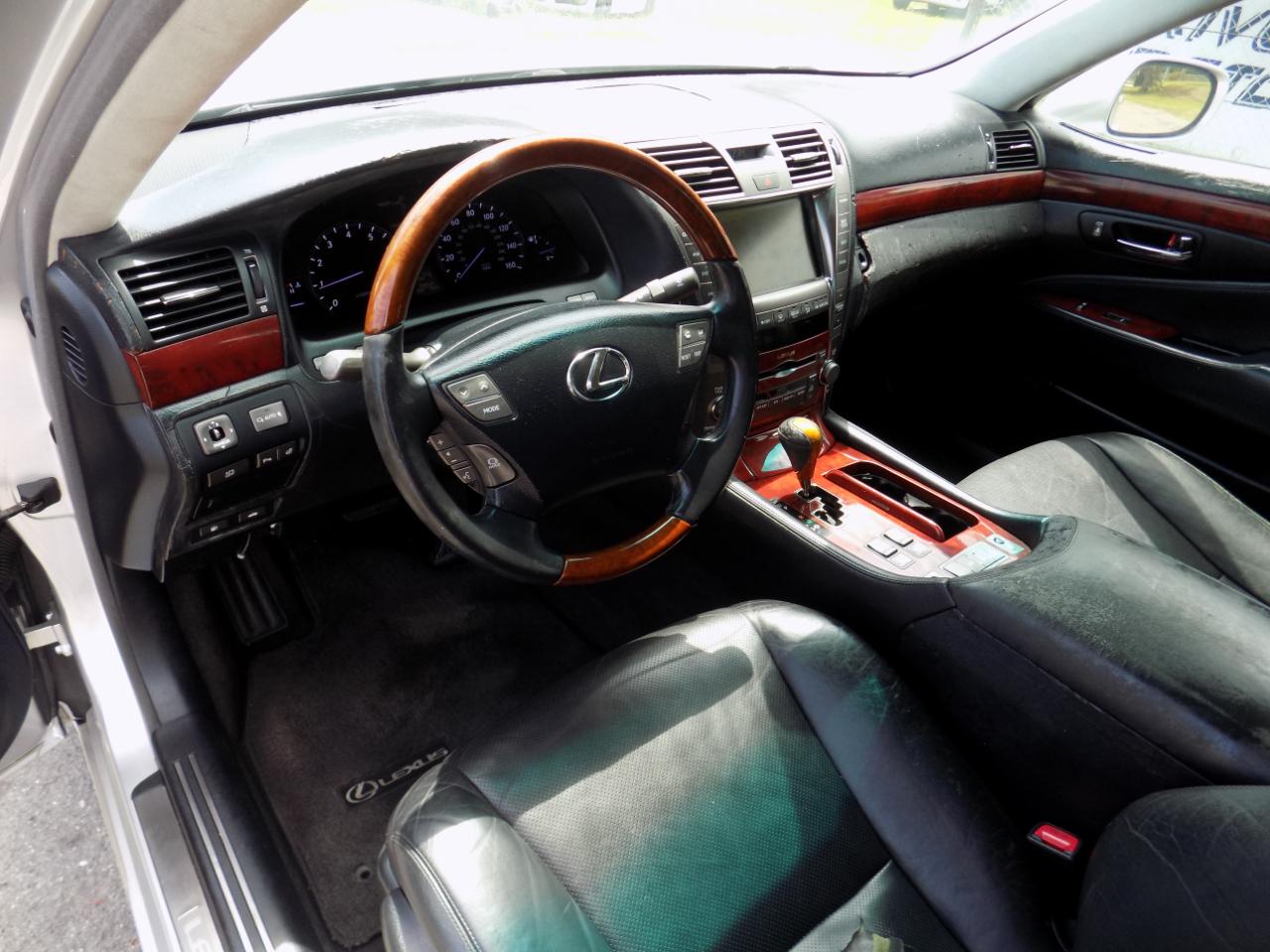 Lexus LS 460 L Luxury Sedan 2007