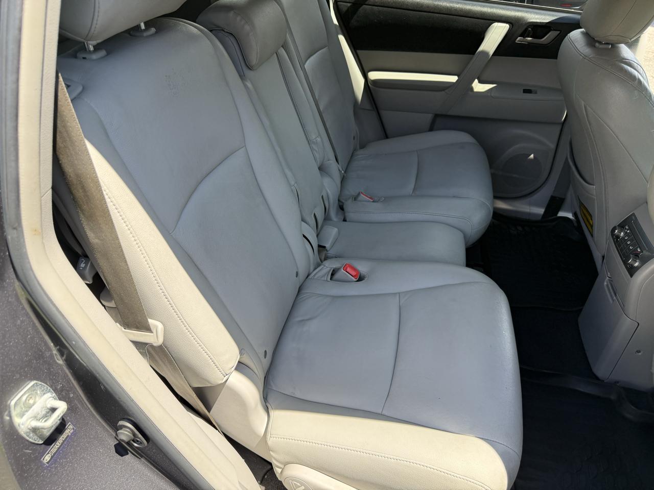 Toyota Highlander  2012