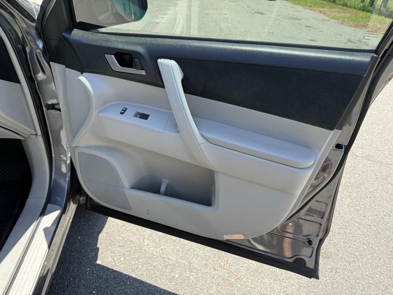 Toyota Highlander  2012
