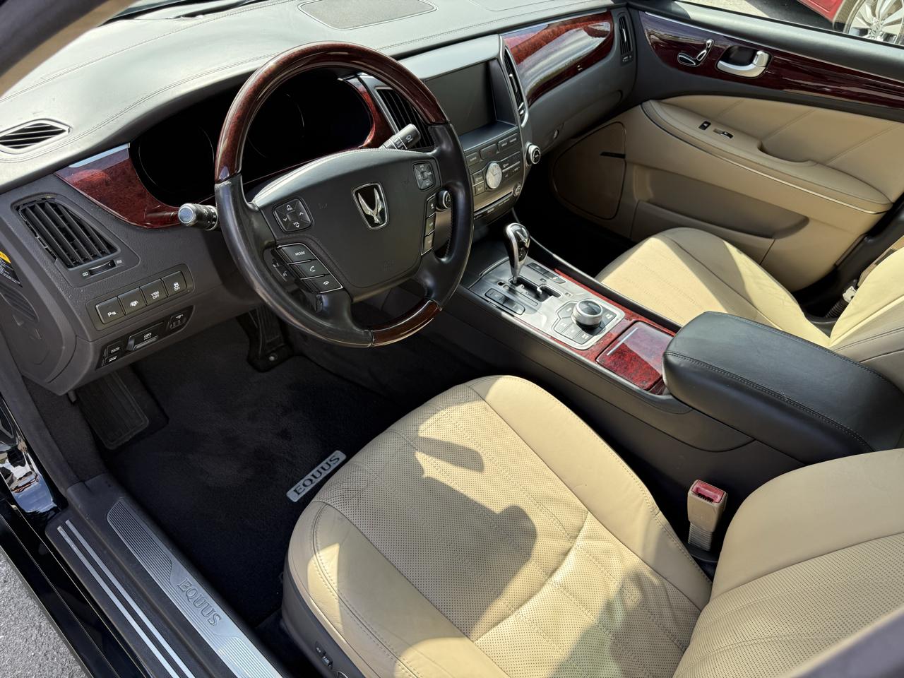 Hyundai Equus Signature 2012