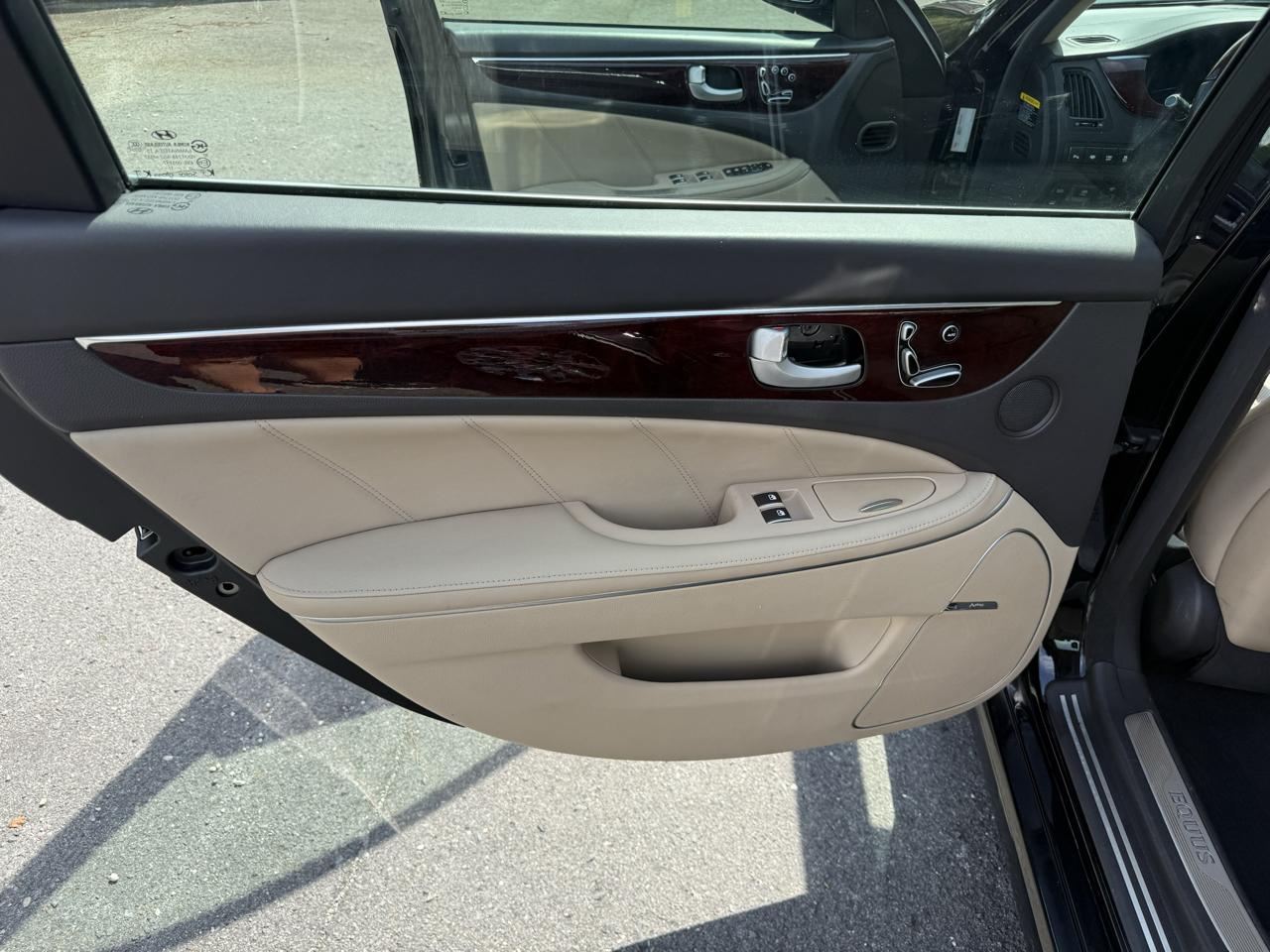 Hyundai Equus Signature 2012