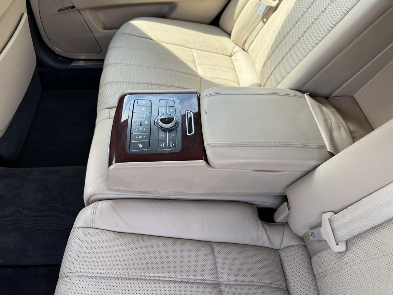 Hyundai Equus Signature 2012