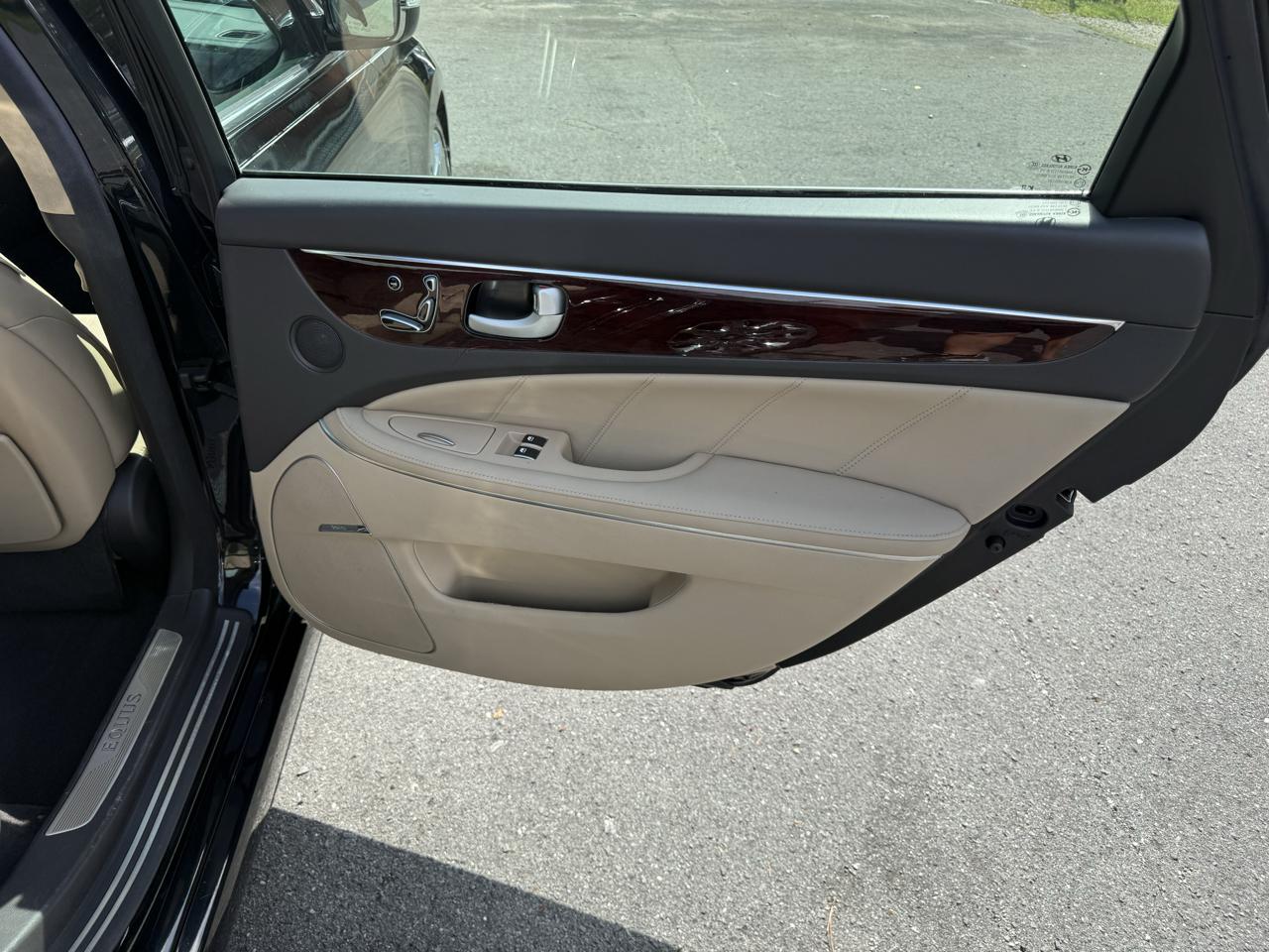 Hyundai Equus Signature 2012