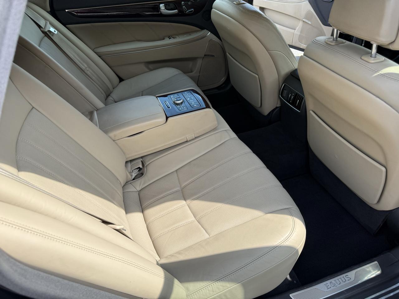 Hyundai Equus Signature 2012