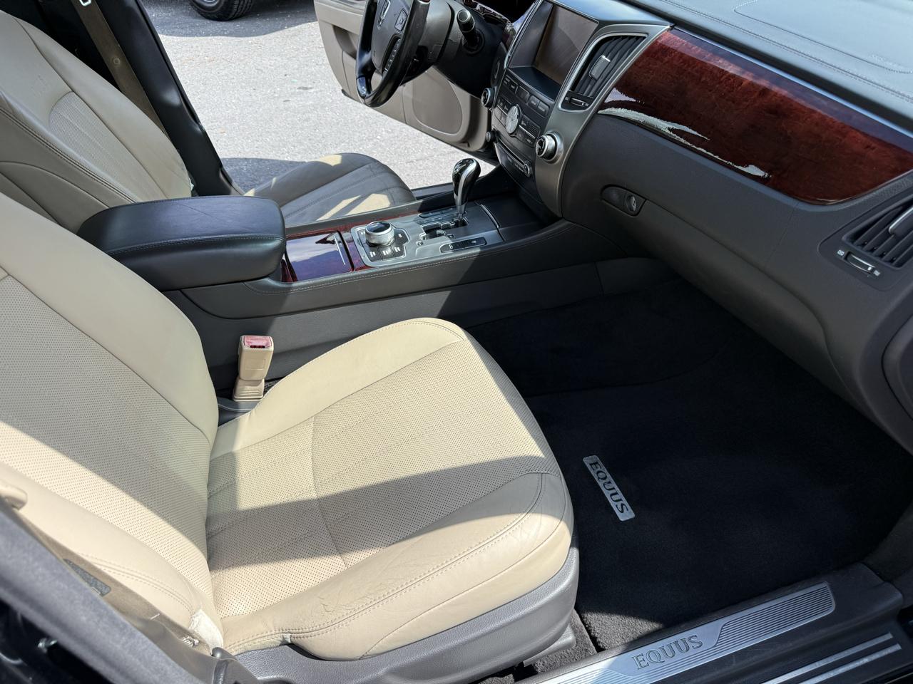 Hyundai Equus Signature 2012