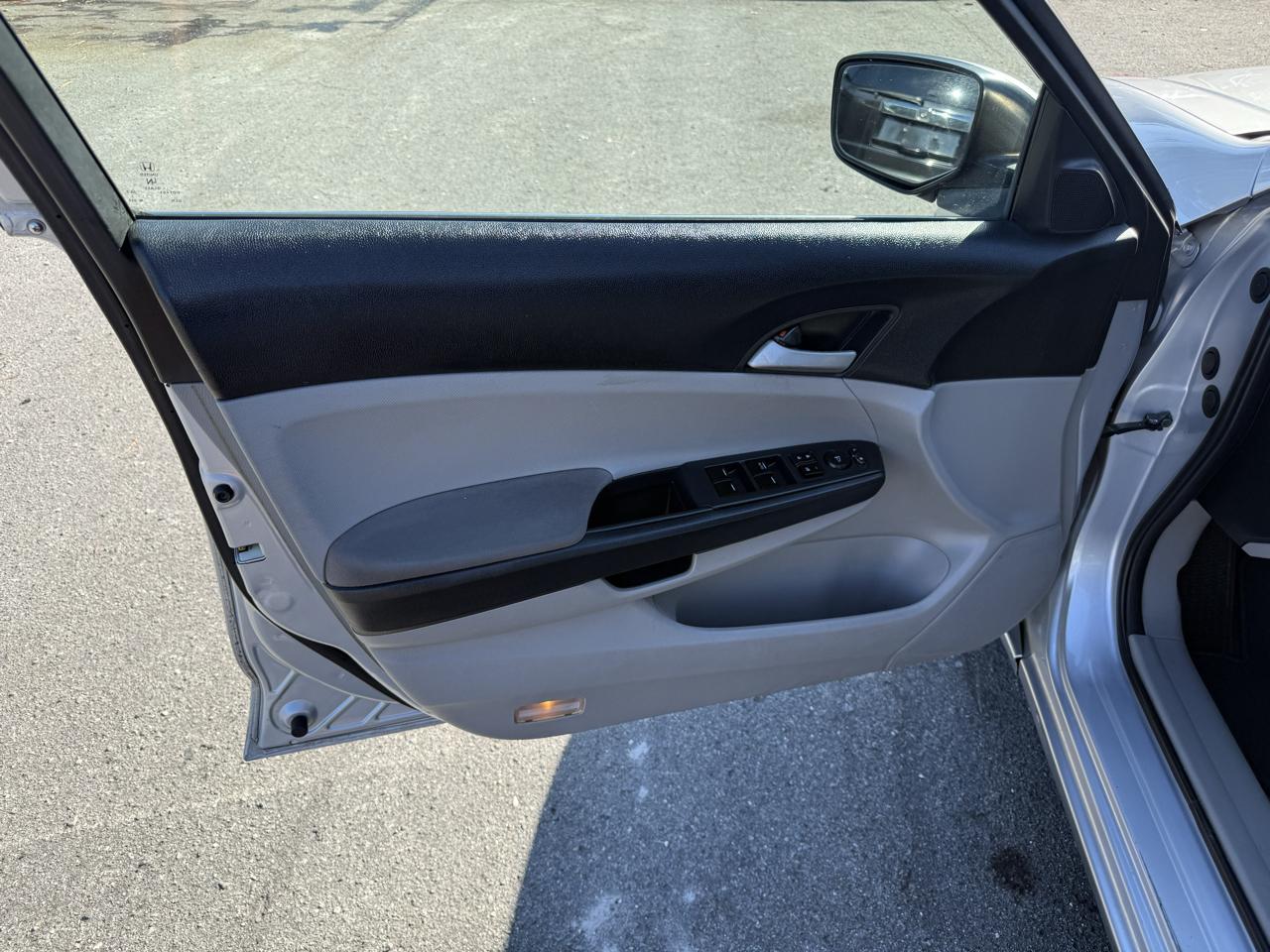 Honda Accord LX sedan AT 2011
