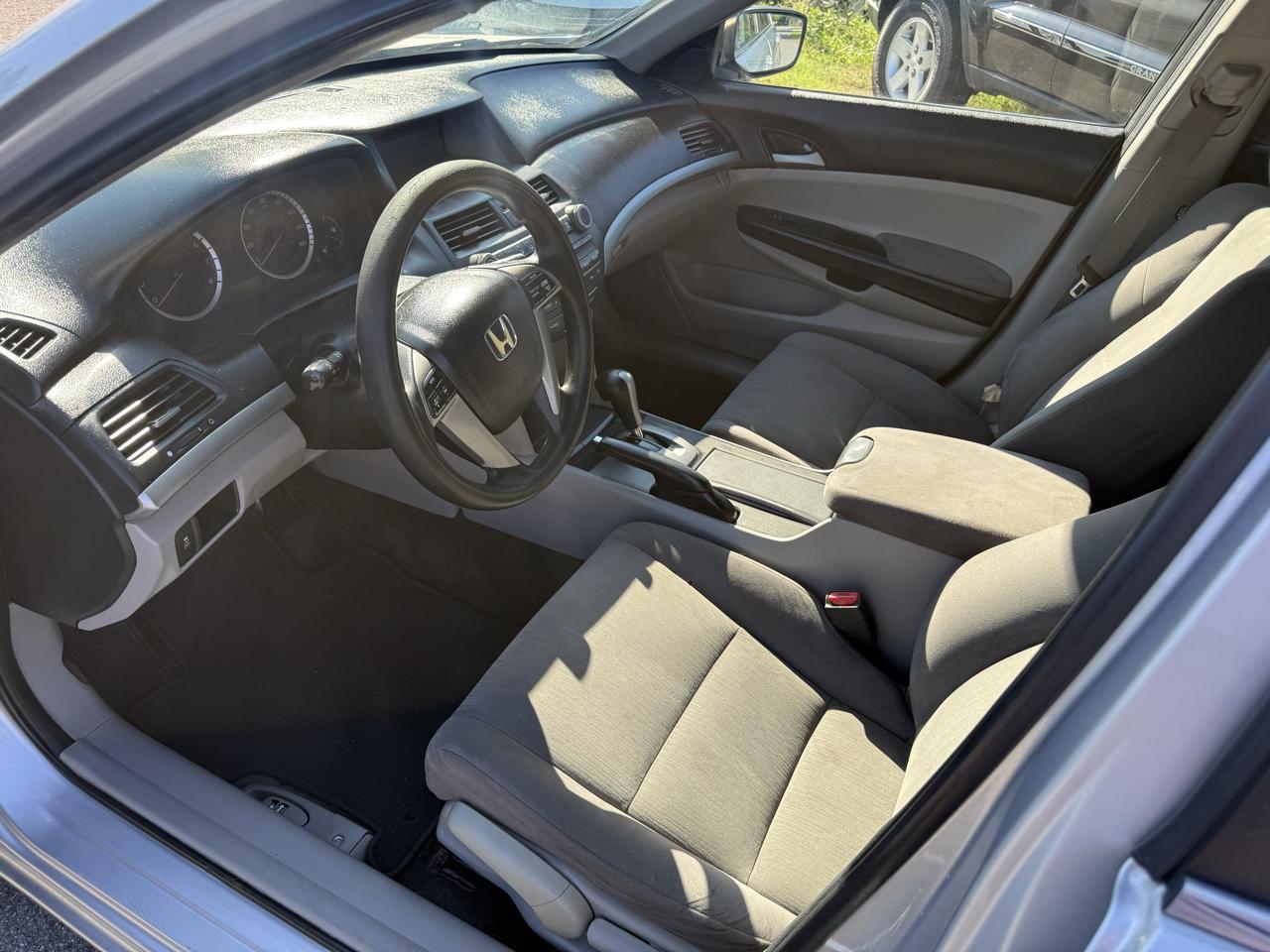 Honda Accord LX sedan AT 2011