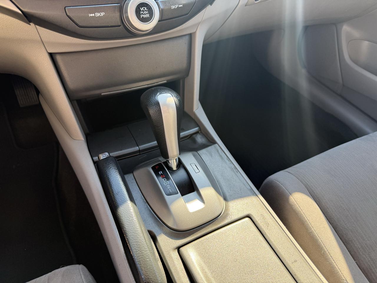 Honda Accord LX sedan AT 2011