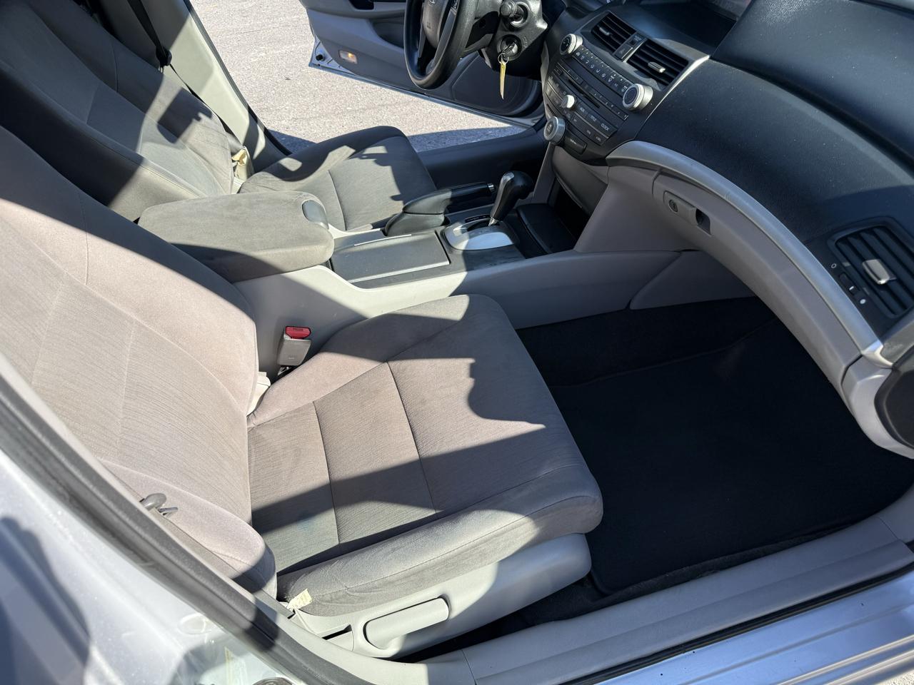 Honda Accord LX sedan AT 2011
