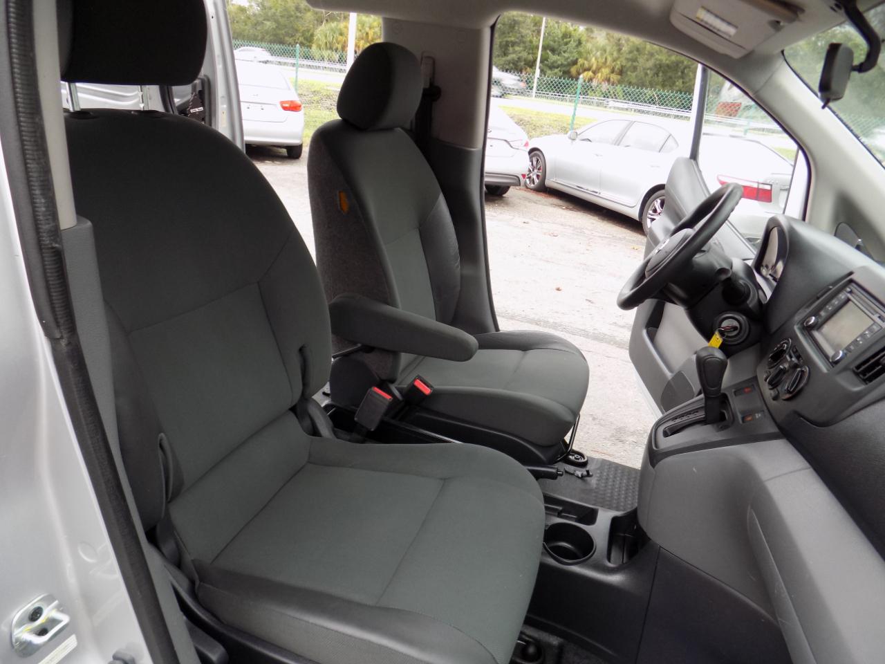 Nissan NV200 SV 2015