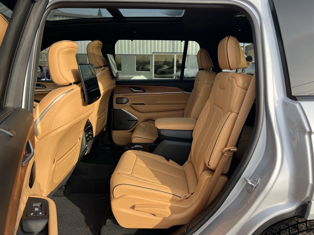 Jeep Grand Cherokee L Summit 4WD 2025