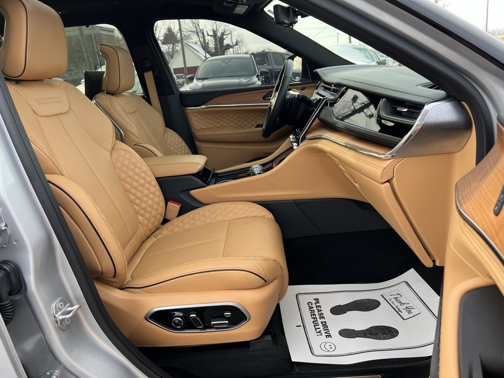 Jeep Grand Cherokee L Summit 4WD 2025