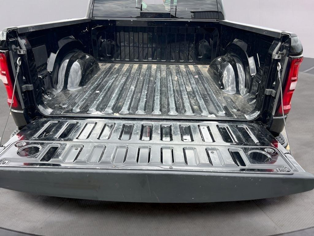 RAM 1500 Big Horn Crew Cab SWB 4WD 2025