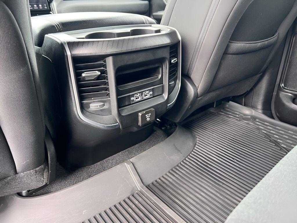 RAM 1500 Big Horn Crew Cab SWB 4WD 2025
