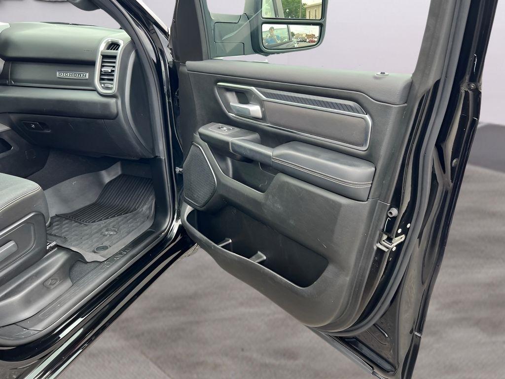 RAM 1500 Big Horn Crew Cab SWB 4WD 2025