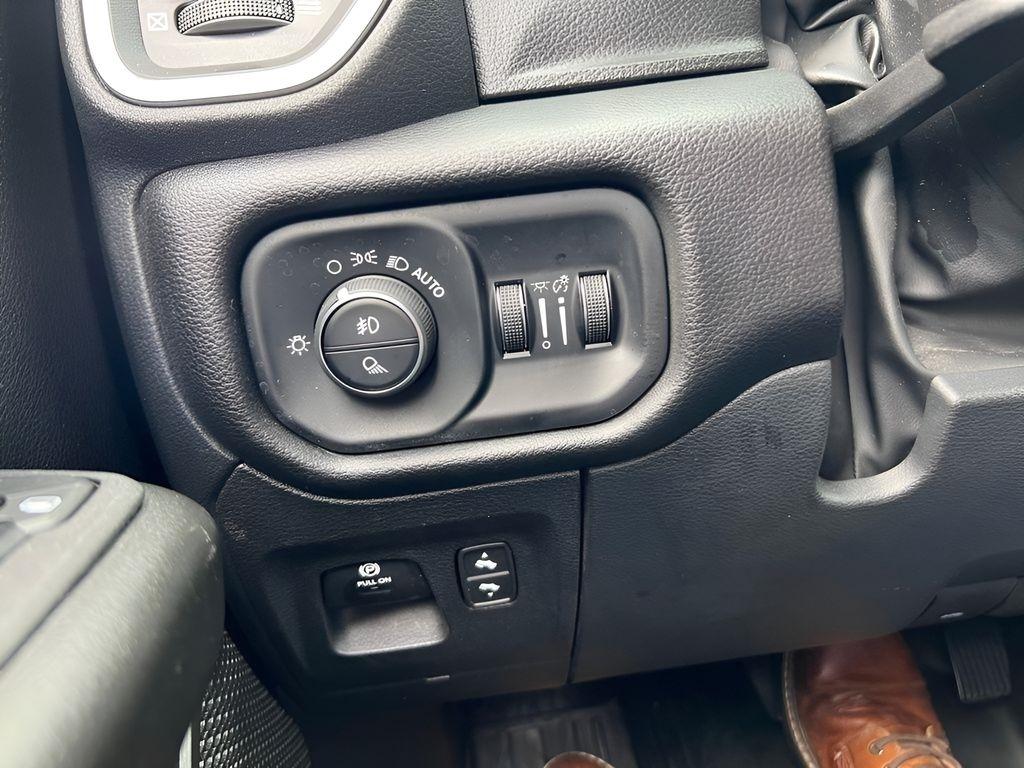 RAM 1500 Big Horn Crew Cab SWB 4WD 2025