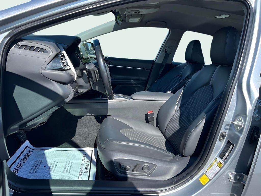 Toyota Camry SE 2023