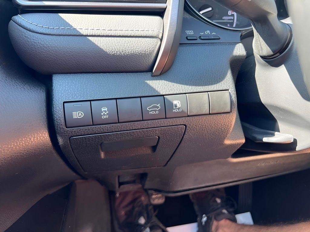 Toyota Camry SE 2023