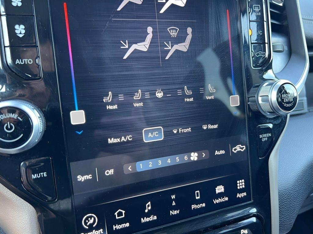 RAM 3500 Laramie Crew Cab LWB 4WD DRW 2024